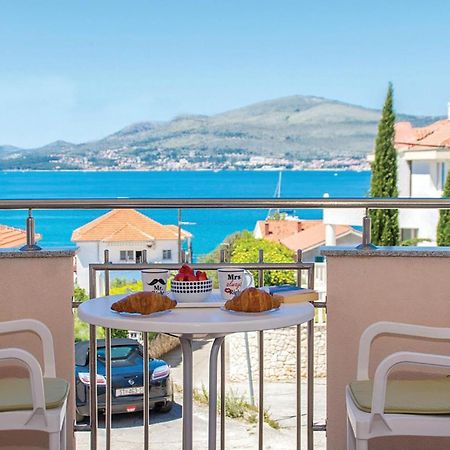 1 Bedroom Stunning Apartment In Okrug Gornji Trogir Kültér fotó