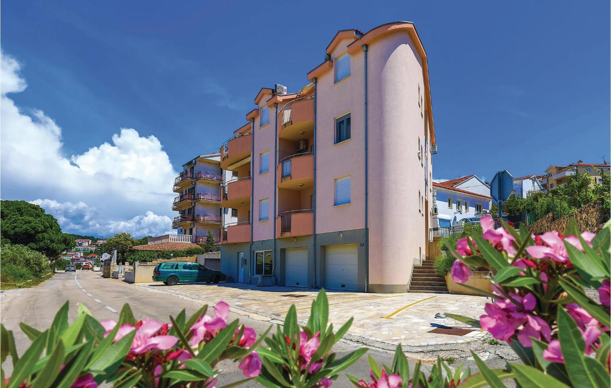 1 Bedroom Stunning Apartment In Okrug Gornji Trogir Kültér fotó